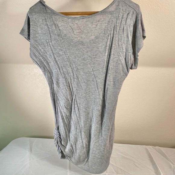 💋3/$10 Grey maternity top - Picture 4 of 7